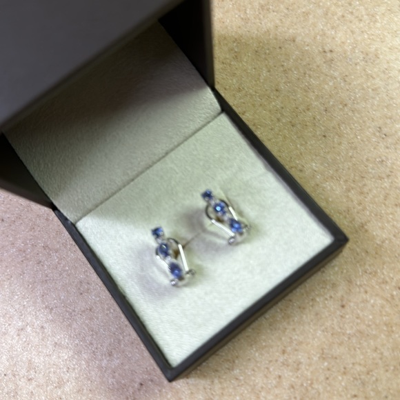 14k white gold and tanzanite earrings approx 1.20 carats - Picture 4 of 8